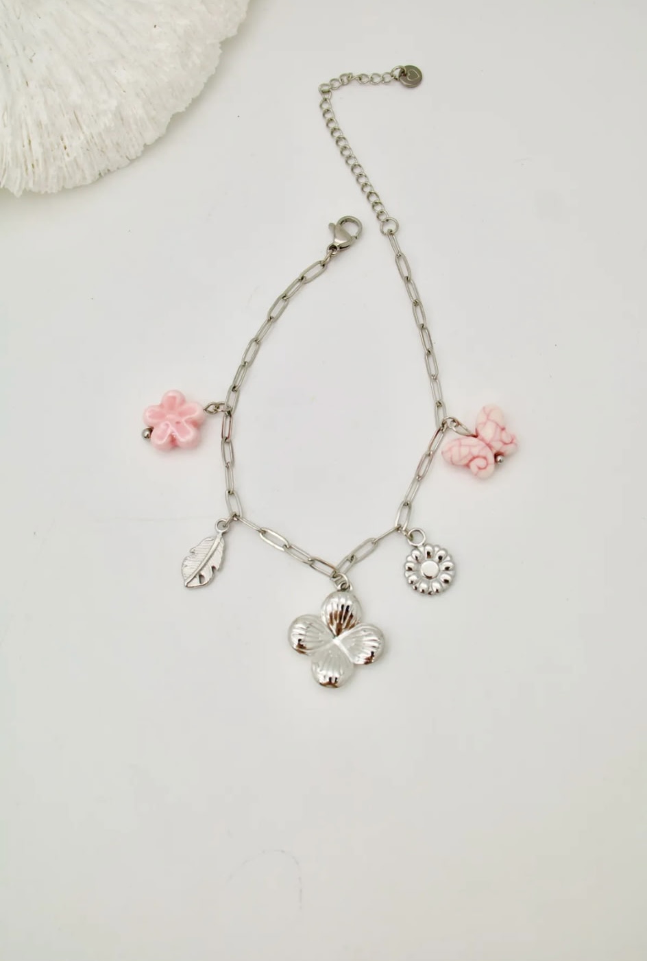 Bracelet argenté papillon et fleur rose