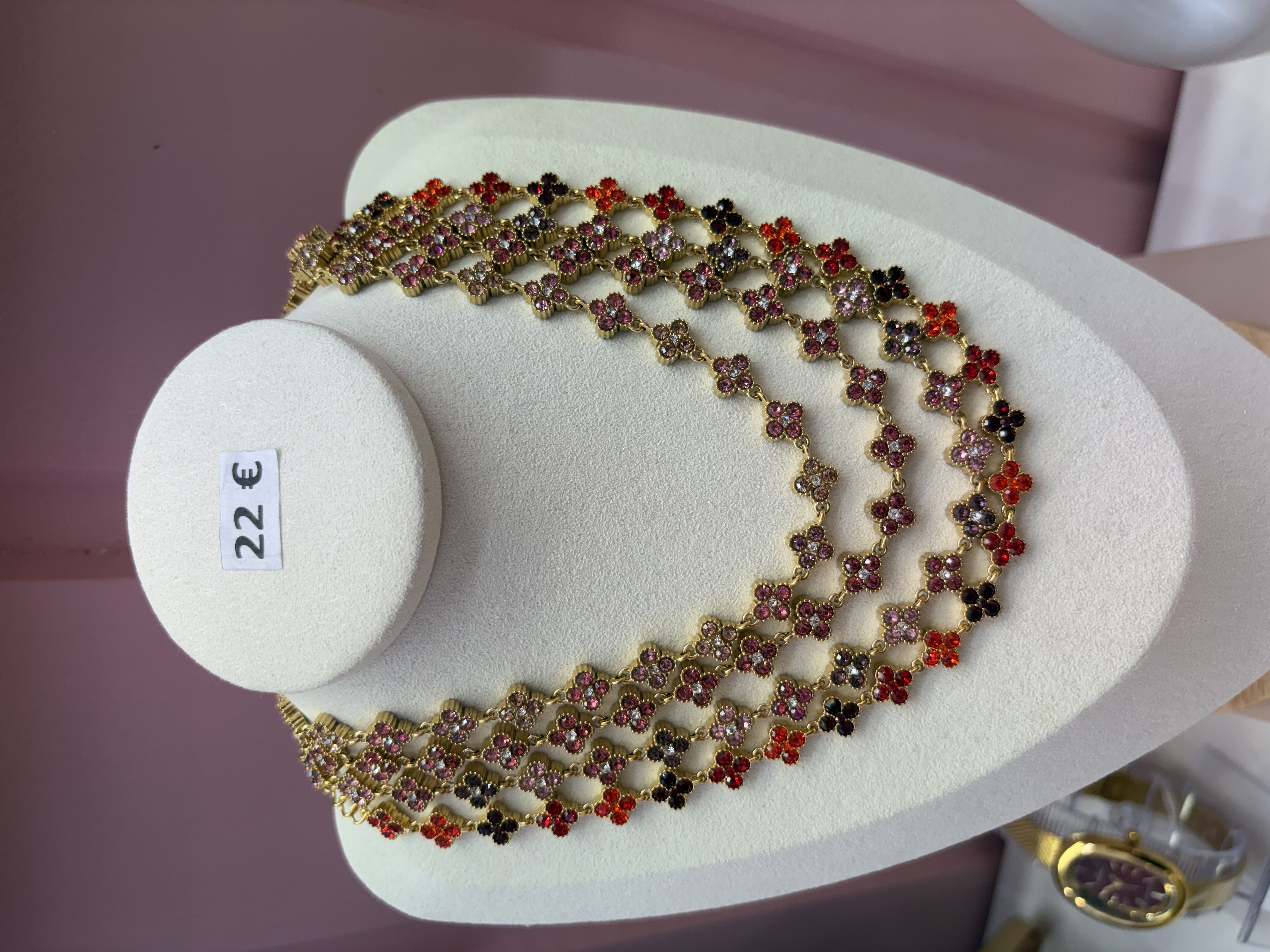 Collier multirangs trèfles rouges et roses