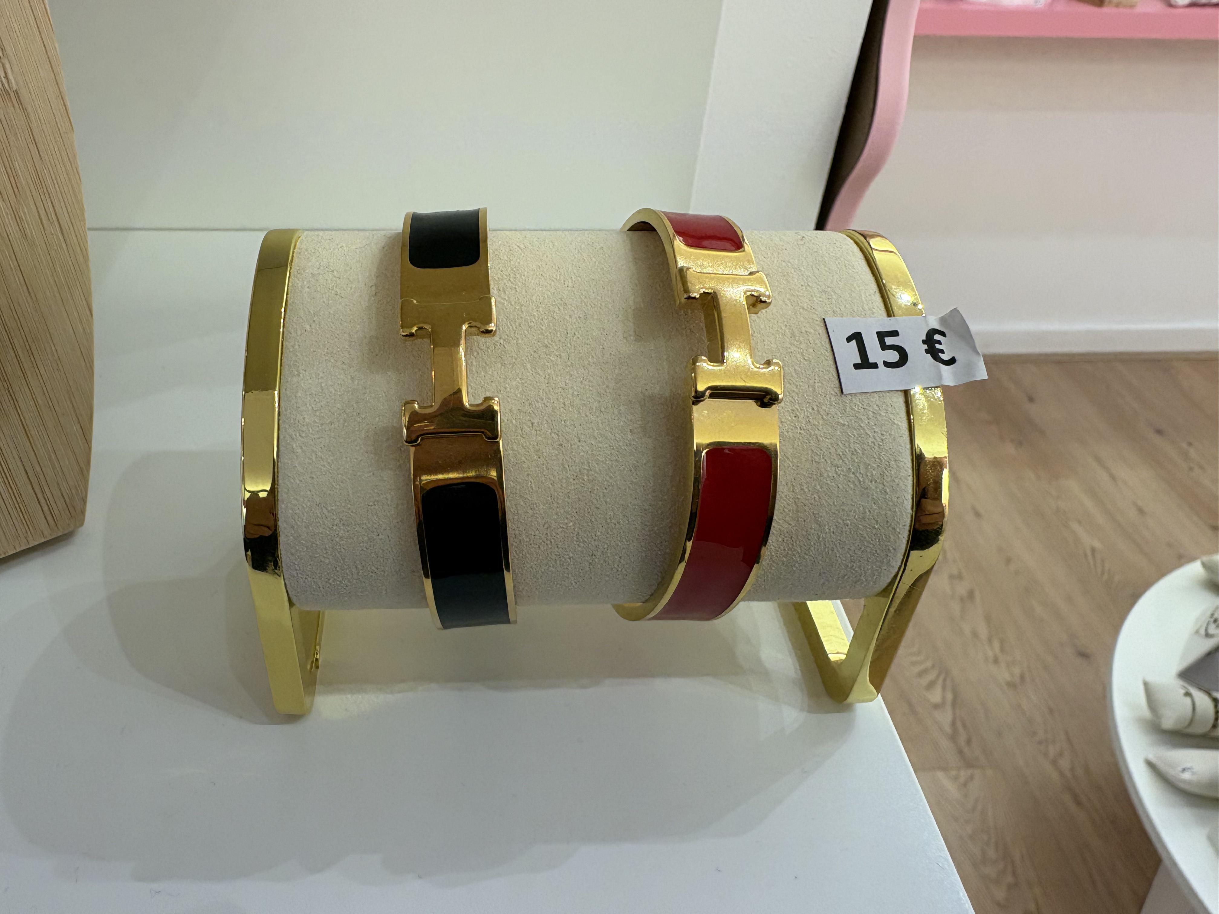 Bracelets rigides dorés avec émail
