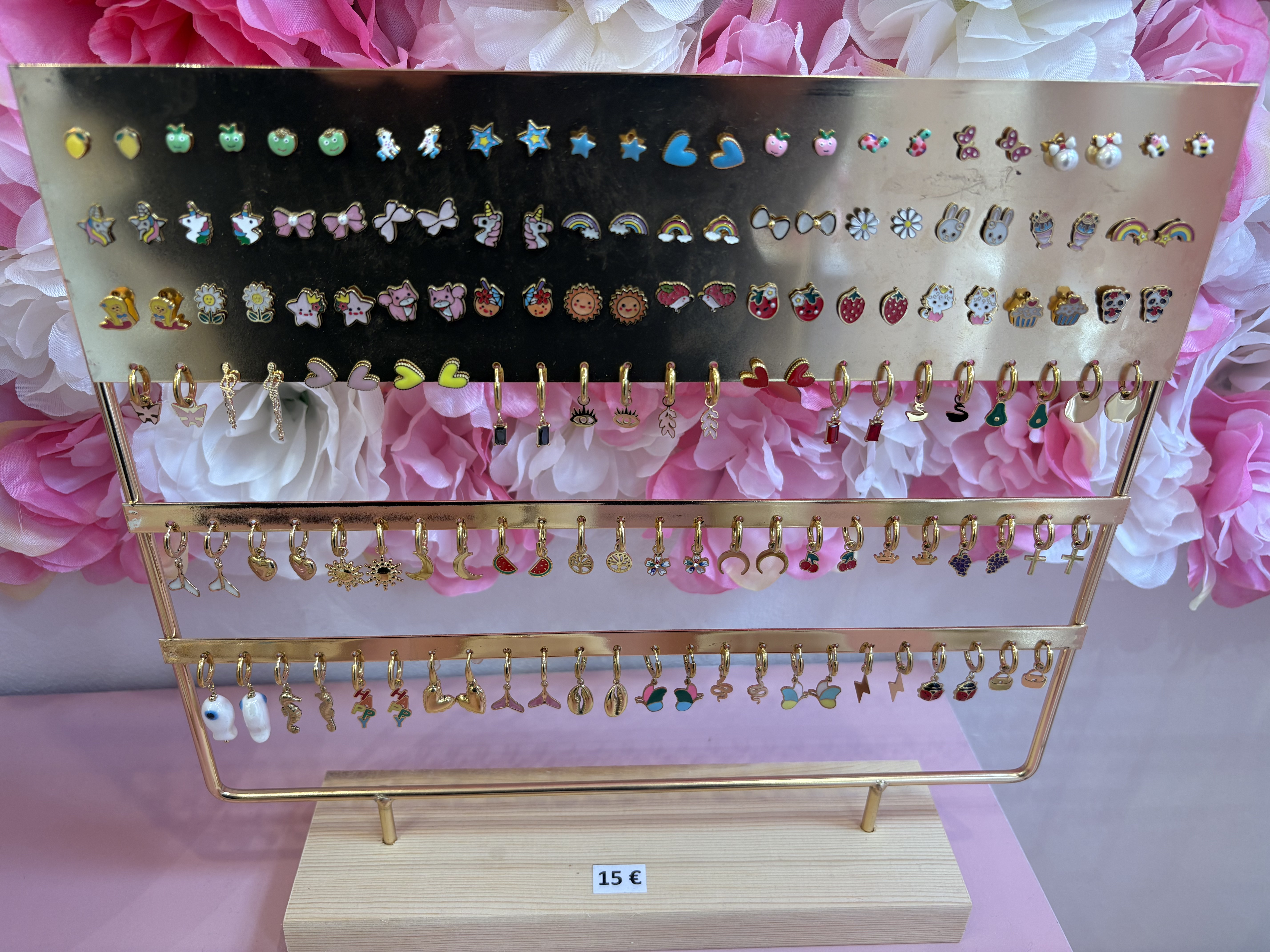 Présentoir de boucles d'oreilles colorées pour enfants