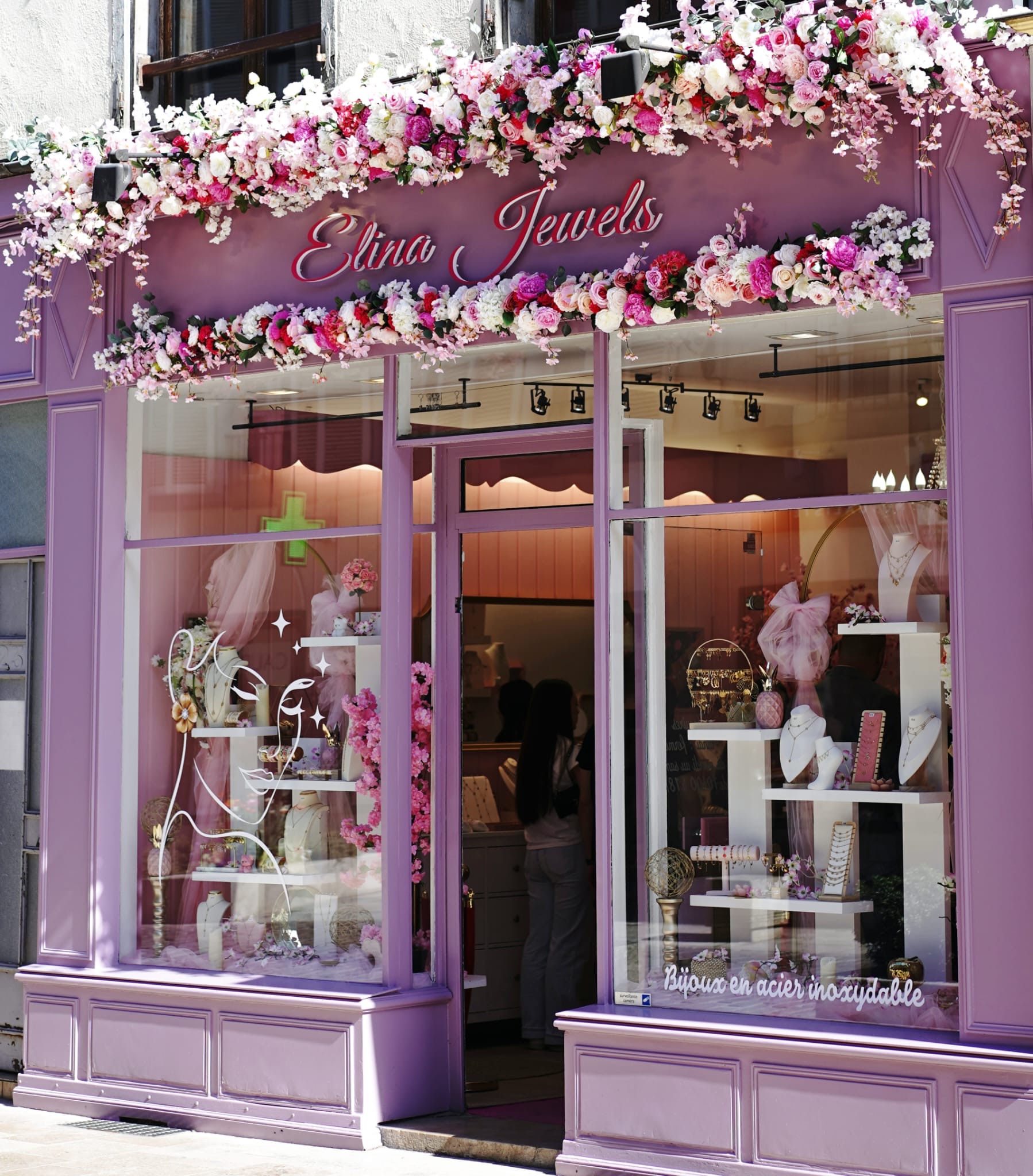 Devanture fleurie Boutique Elina Jewels